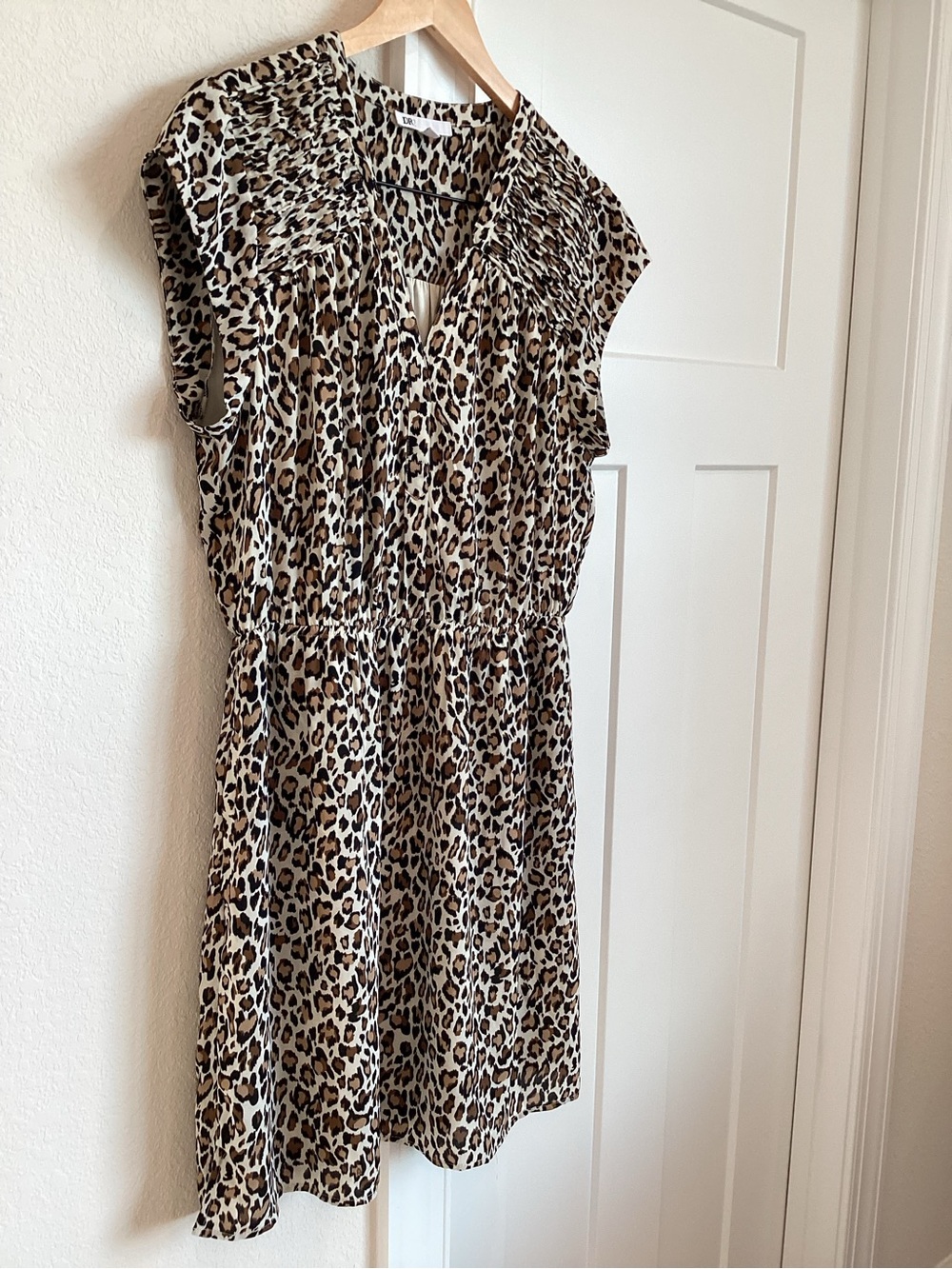 NWOT DR2 Cap-Sleeve V-Neck Elastic Waist Mini Dress Cheetah Animal Print Large